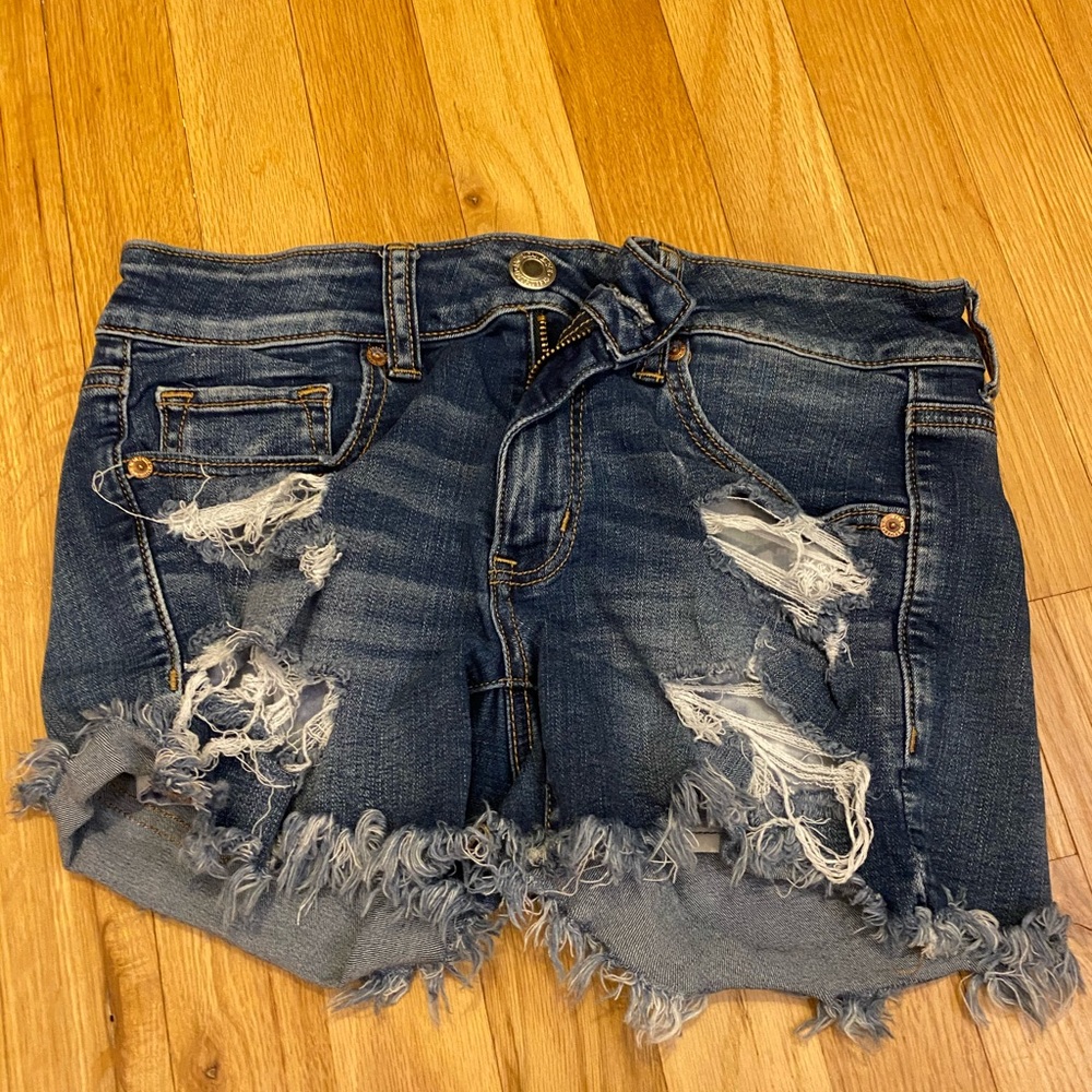 AMERICAN EAGLE ripped midi shorts